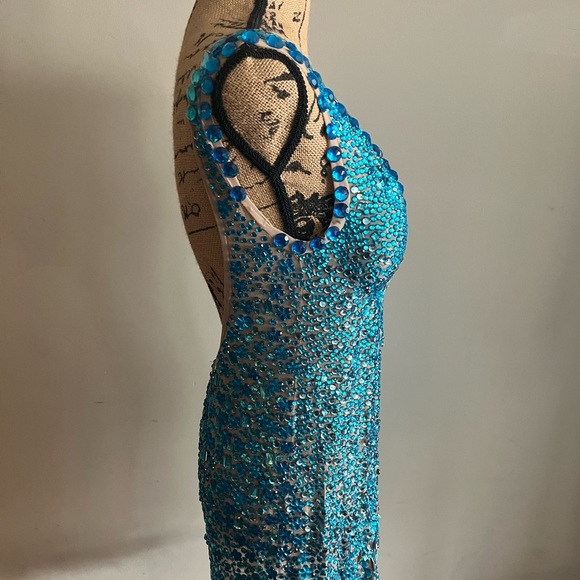 Turquoise rhinestone, nude mesh, one-of-a-kind samba dress (Queen or Muse) - Picture 6 of 10